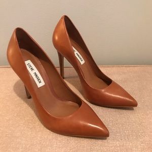 Cognac Steve Madden pumps